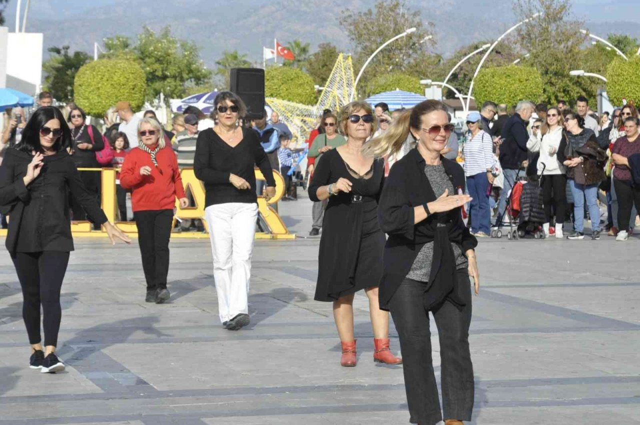 Fethiye’de yeni yıl pazarı kuruldu