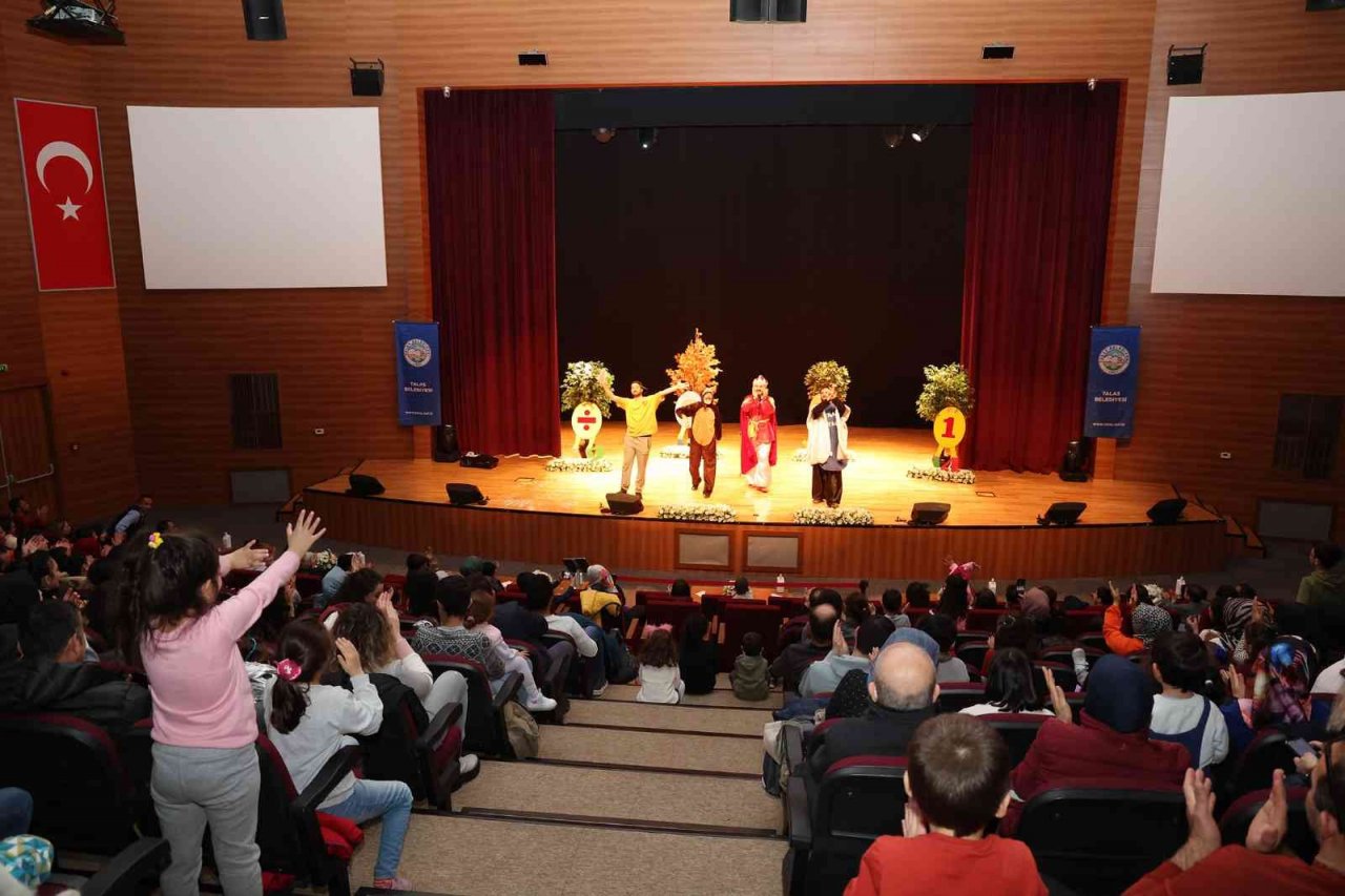 Talas’ta Hafta Sonu Tiyatro Keyfi