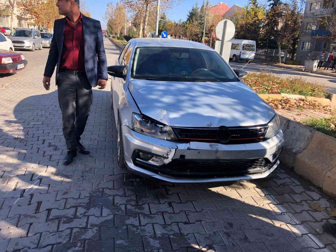 Otomobil ile motosiklet çarpıştı: 1 yaralı