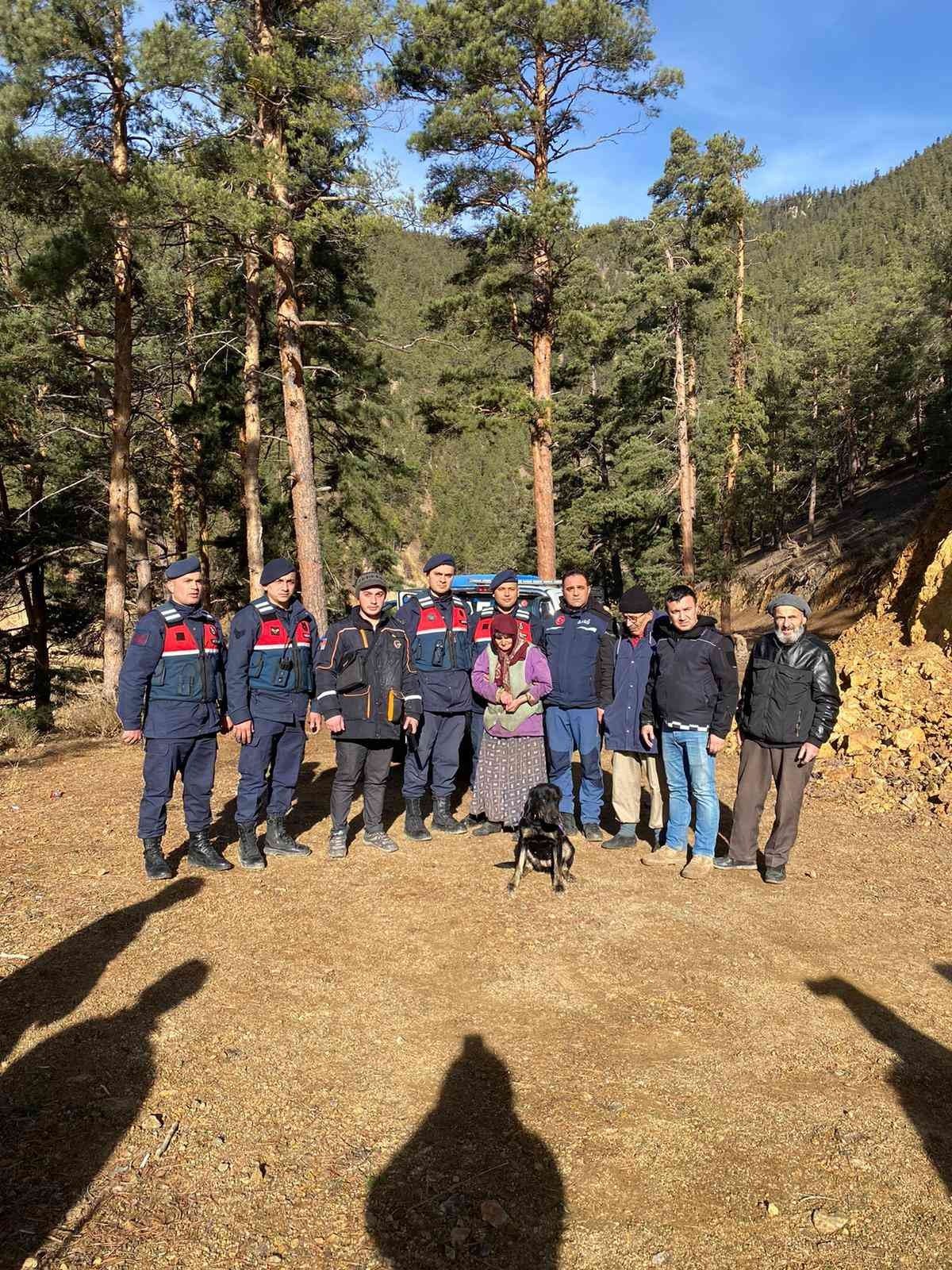 Artvin’de kaybolan engelli kadını ekipler buldu