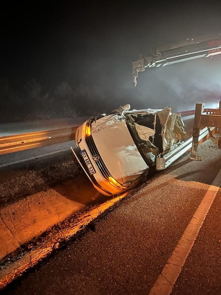 Takla atıp hurdaya dönen otomobilde anne ve çocuğu yaralandı