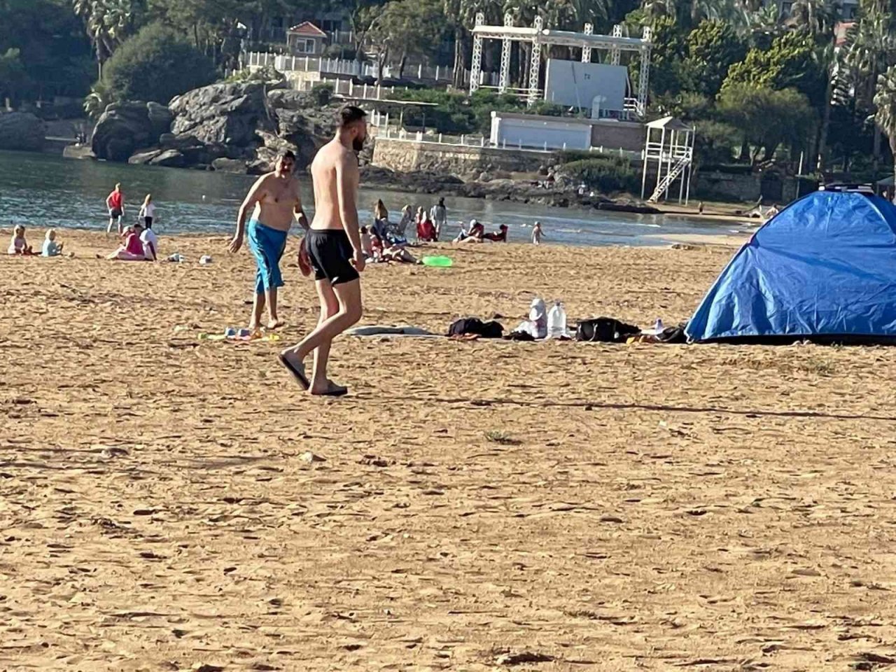 Antalya’da aralık ayının ortasında deniz keyfi