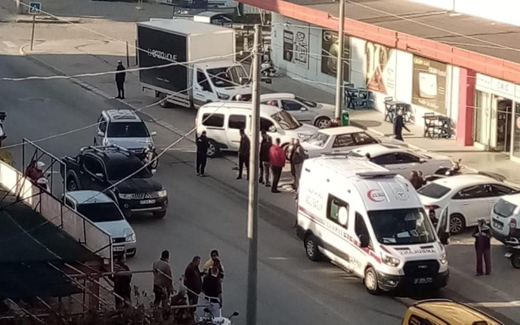 Antalya’da hasta almaya giden ambulans otomobille çarpıştı