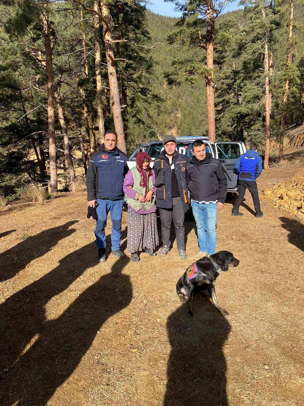 Artvin’de kaybolan engelli kadını ekipler buldu