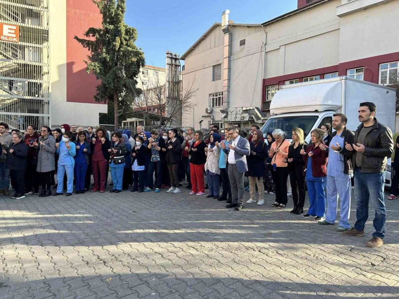 Meslektaşlarından cinayete kurban giden hemşireye son veda