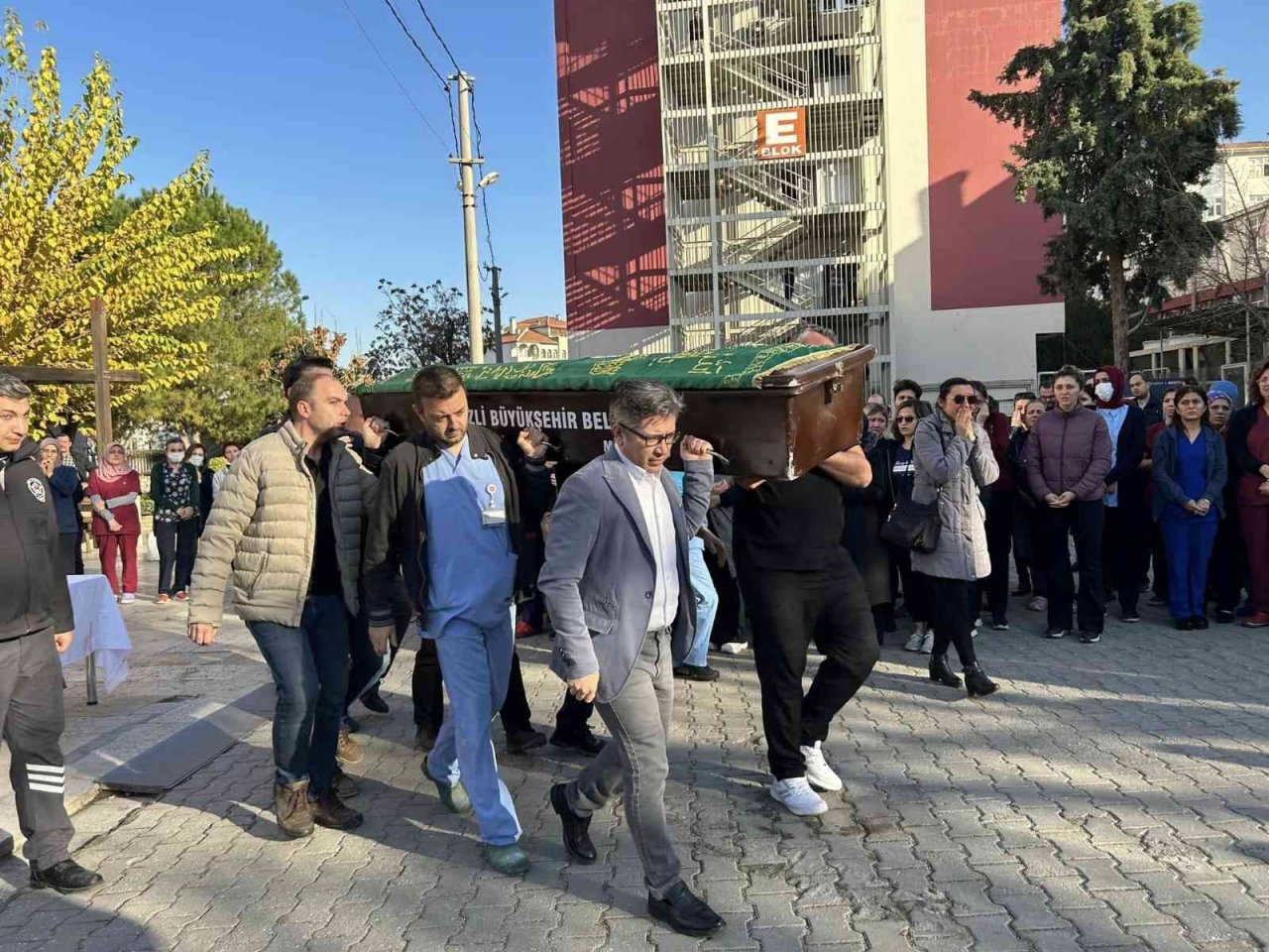 Meslektaşlarından cinayete kurban giden hemşireye son veda