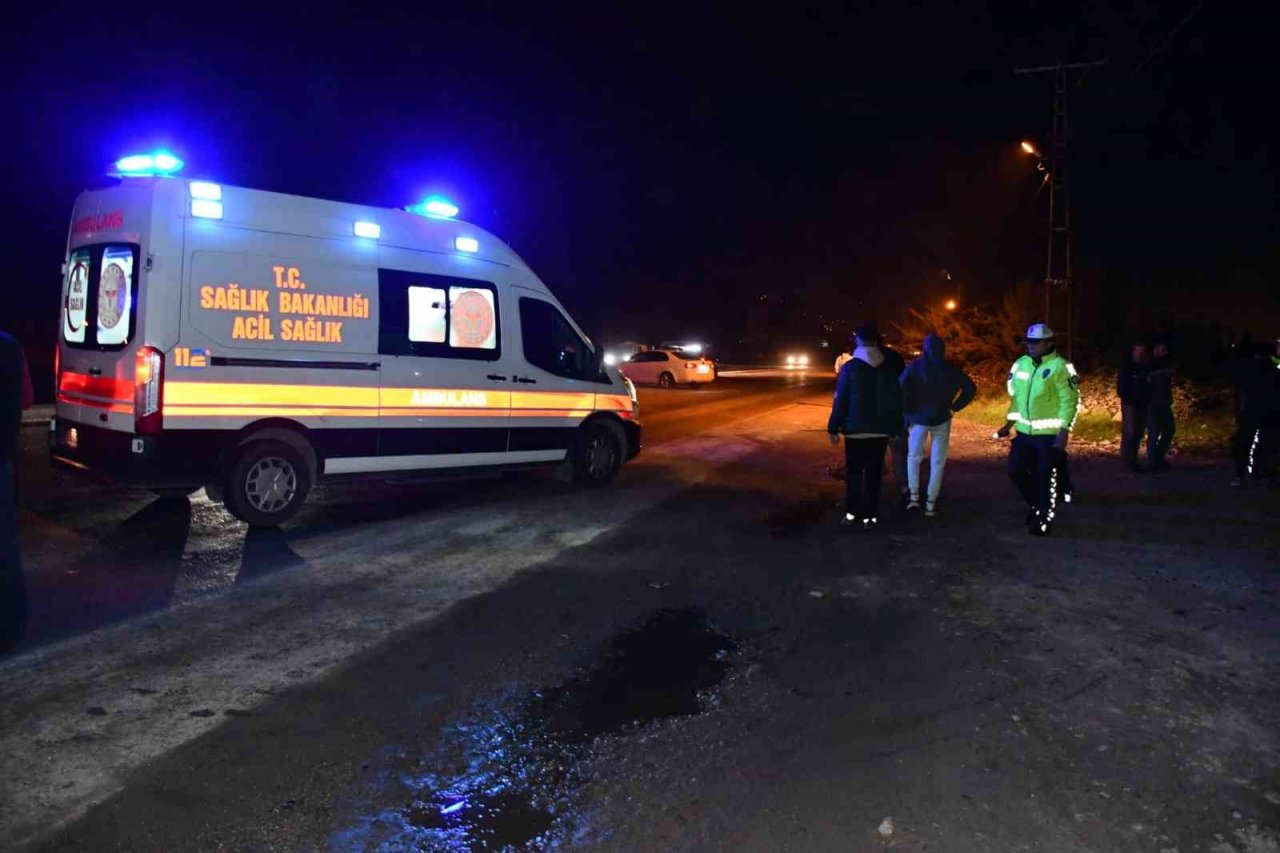 Hatay’da kayganlaşan yolda elektrikli bisiklet devrildi: 2 yaralı
