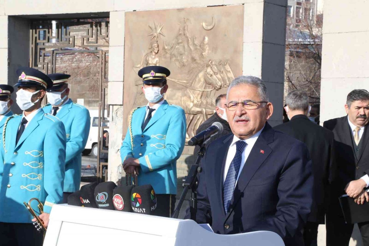 Başkan Büyükkılıç: “Kayseri 103 yıldır aynı yerde, aynı kararlılıkla vatanına ve cumhuriyetine sahip çıkıyor”