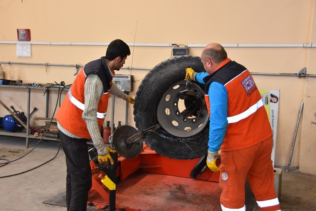 Başkan Çolakbayrakdar: “Atölyemiz, fabrika gibi birçok alanda hizmet üretiyor”