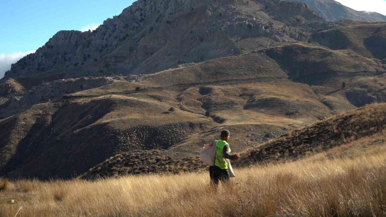 Konyaaltı, otlakları gübreliyor