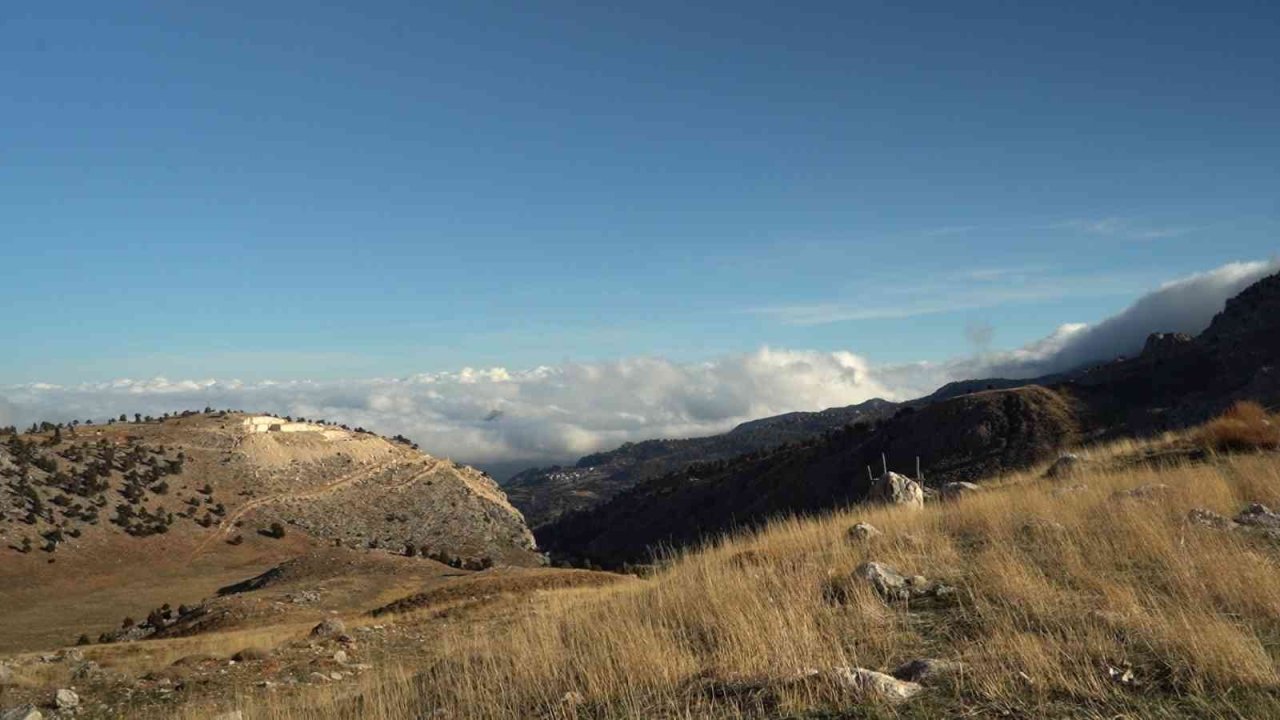 Konyaaltı, otlakları gübreliyor