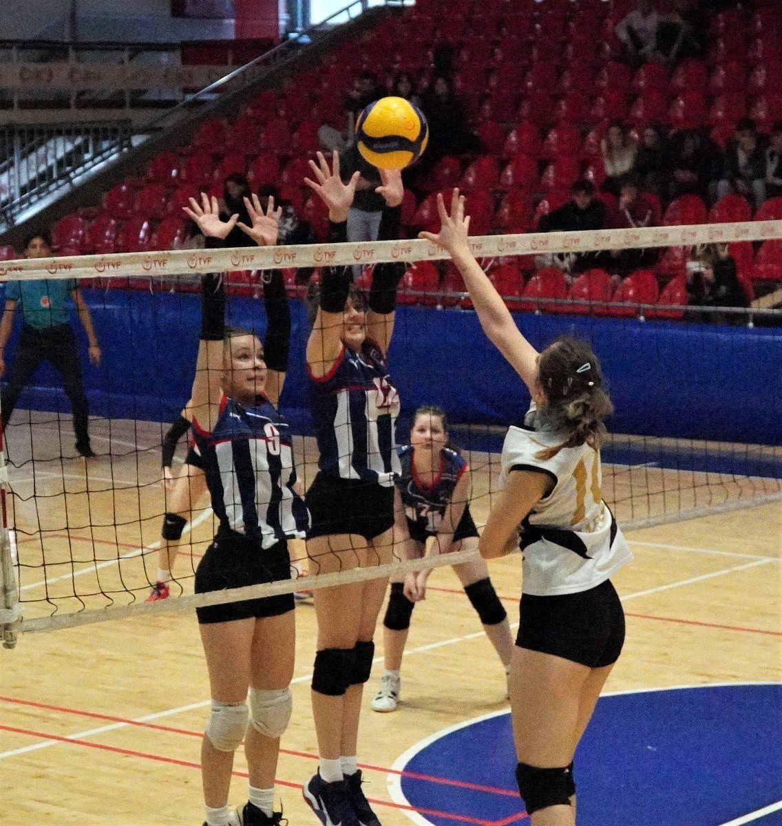 Manisa’da okul sporları gençler voleybol müsabakaları tamamlandı