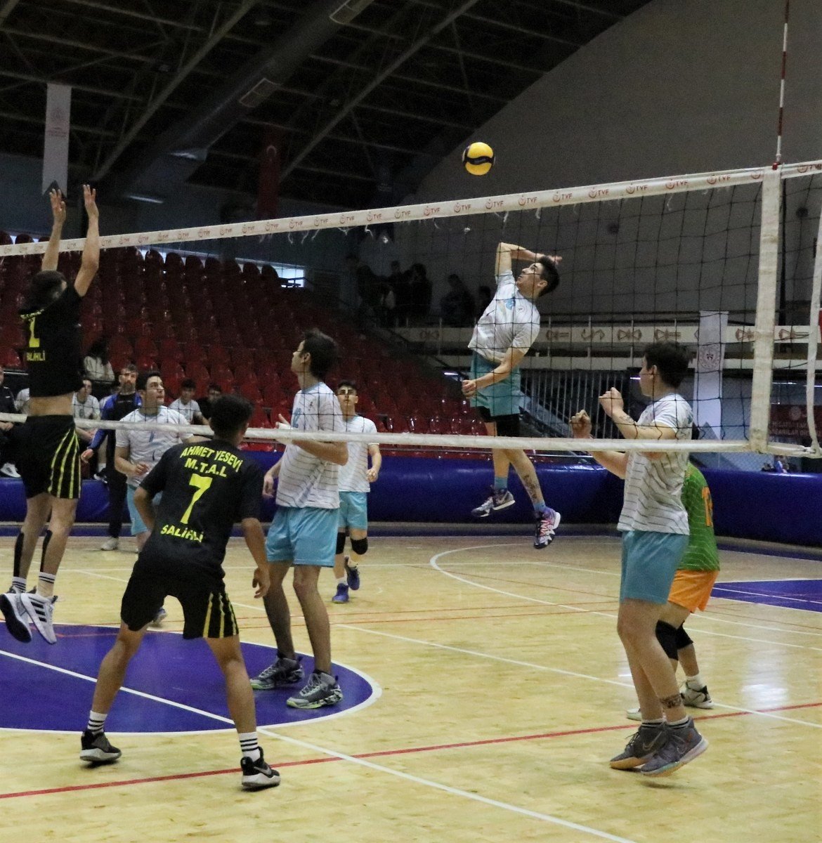 Manisa’da okul sporları gençler voleybol müsabakaları tamamlandı