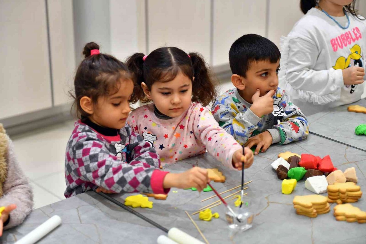 Çocuk Atölyesindeki minikler kurabiye yapmayı öğrendi