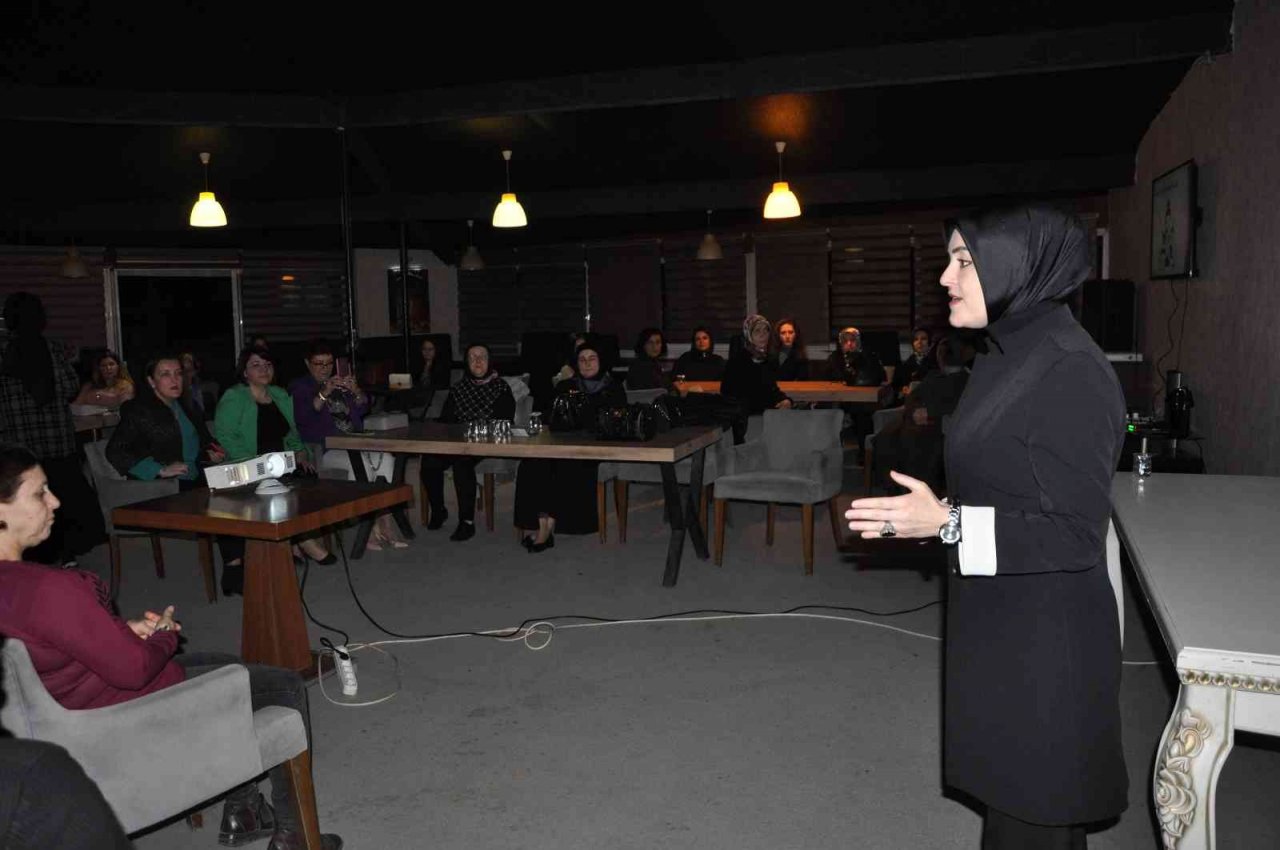 ’Nitelikli Kadın Nitelikli Toplum Semineri’ne yoğun ilgi