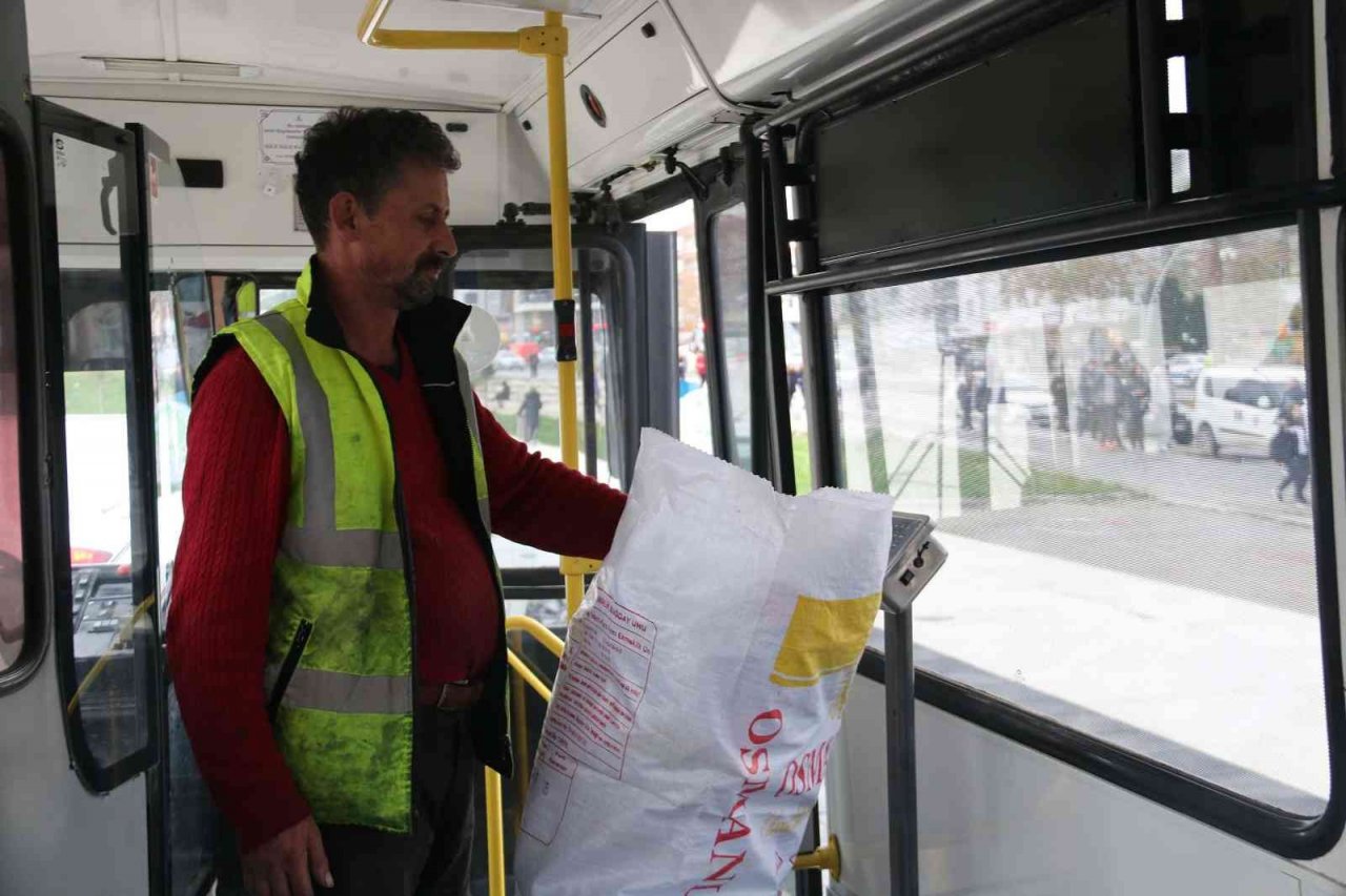 Bu otobüs ile bir haftada 1,2 ton atık toplandı