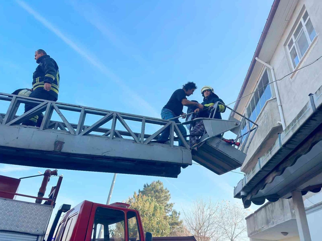 Samsun’da bir evde çıkan yangında 2 kişi hastanelik oldu