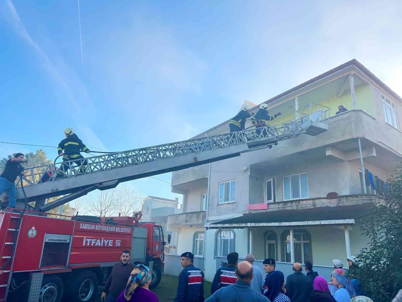 Samsun’da bir evde çıkan yangında 2 kişi hastanelik oldu