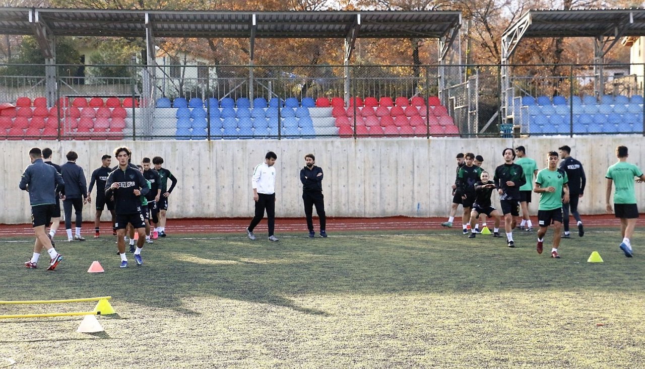 Denizlispor U19 Takımı, ilk yarıda zirveye ortak oldu