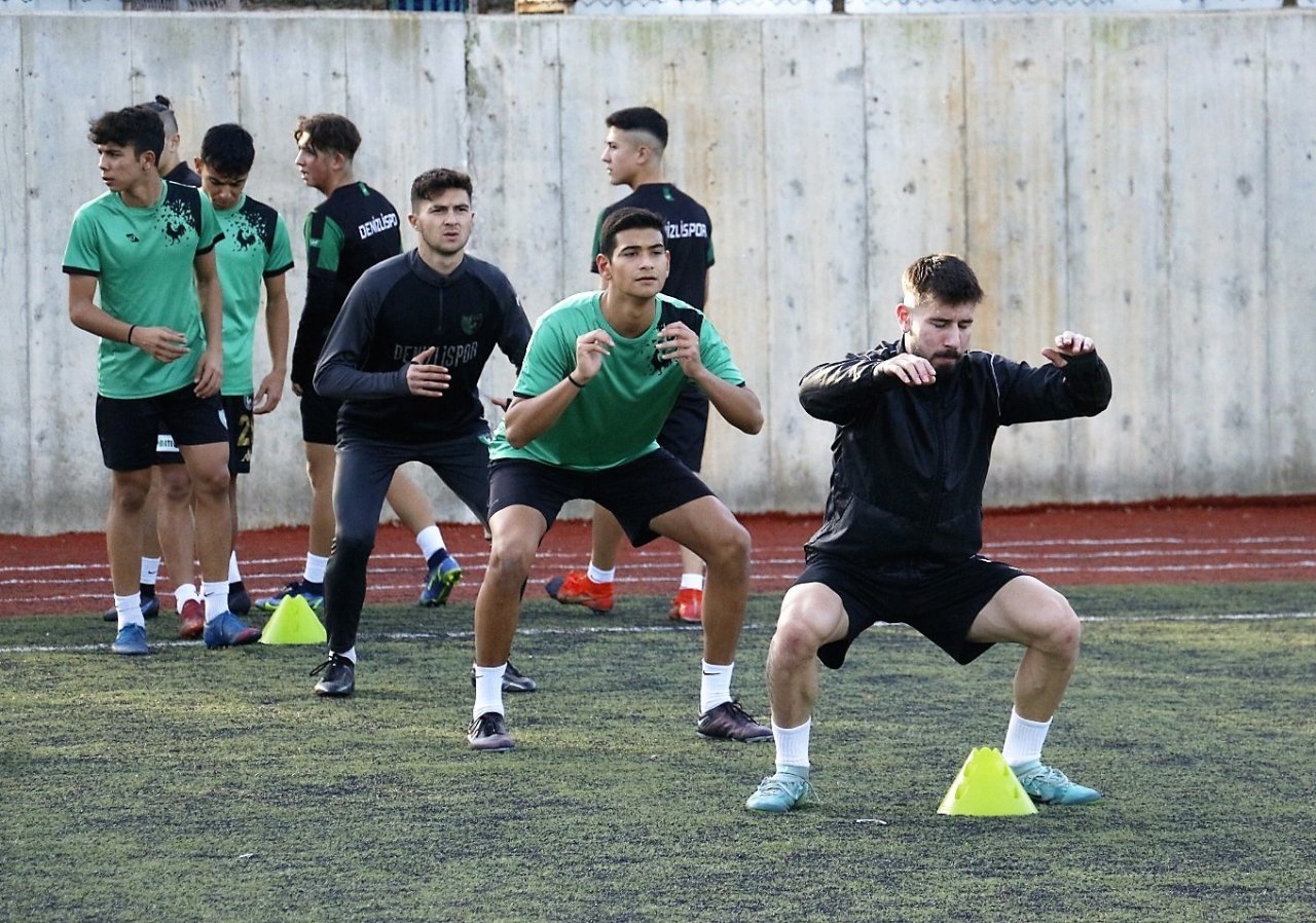 Denizlispor U19 Takımı, ilk yarıda zirveye ortak oldu