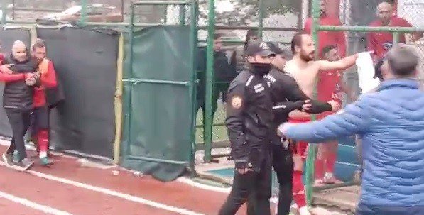 Amatör maçta olaylar çıktı