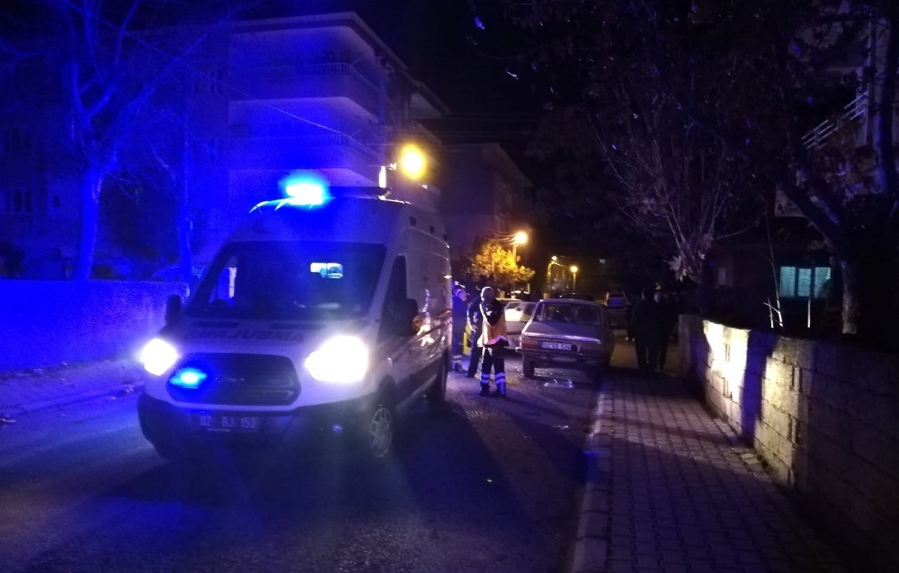 İki otomobil çarpıştı: 3 yaralı