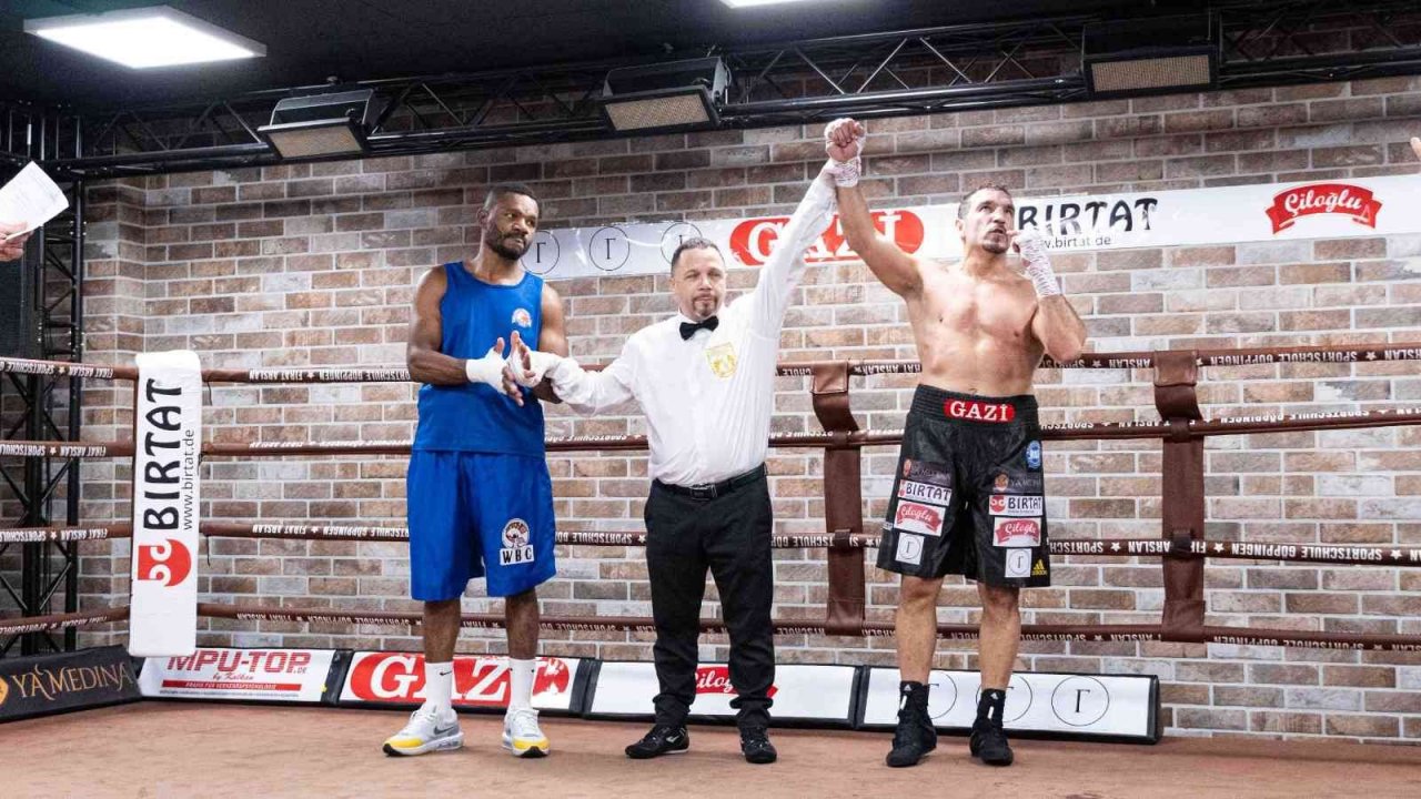 Fırat Arslan, Jackson Dos Santos’u nakavt etti