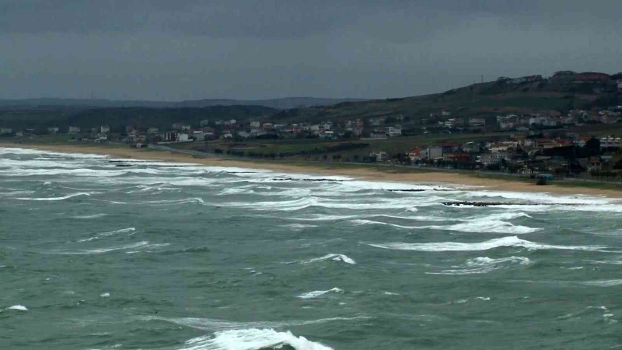 Arnavutköy’de dev dalgalar oluştu