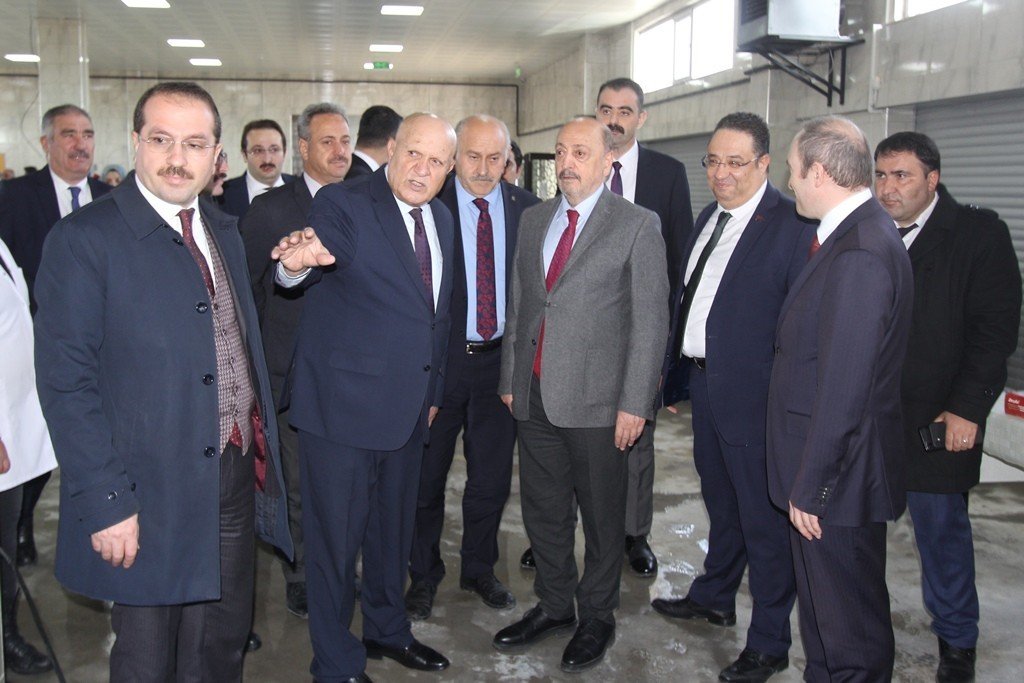 Bakan Bilgin Bayburt Belediyesi Yöresel Ürünler Ve Turşu Fabrikasını gezdi