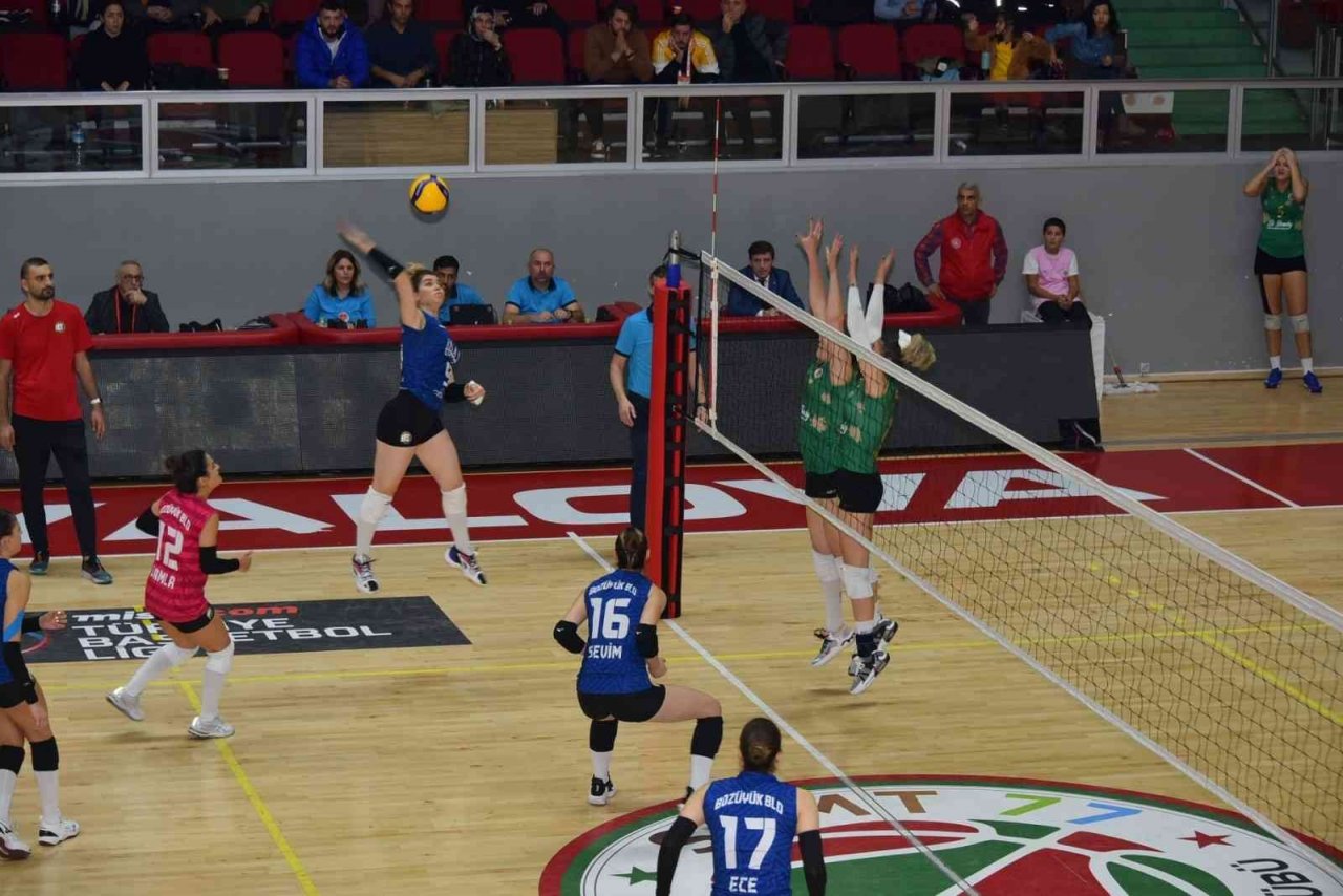 Bozüyük Belediyesi Eğitim ve Spor Kulübü grup liderliğini sürdürüyor