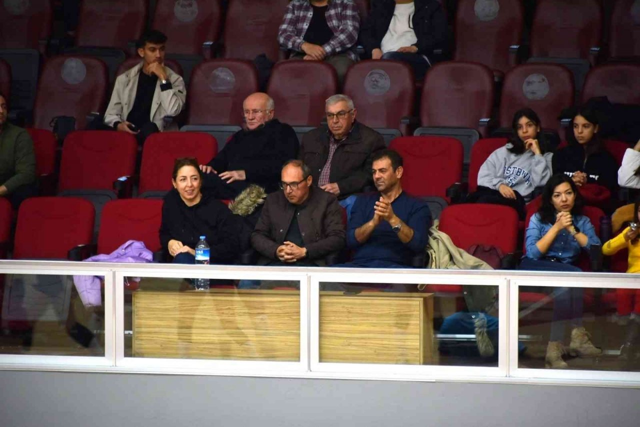 Bozüyük Belediyesi Eğitim ve Spor Kulübü grup liderliğini sürdürüyor