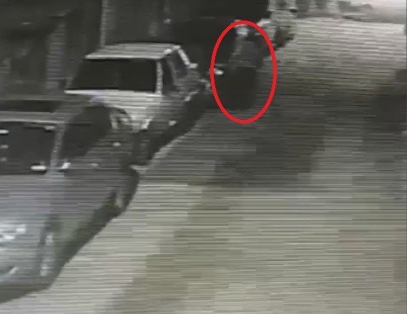 Bıçakla araçların lastiklerini patlattı, o anlar kameralarda