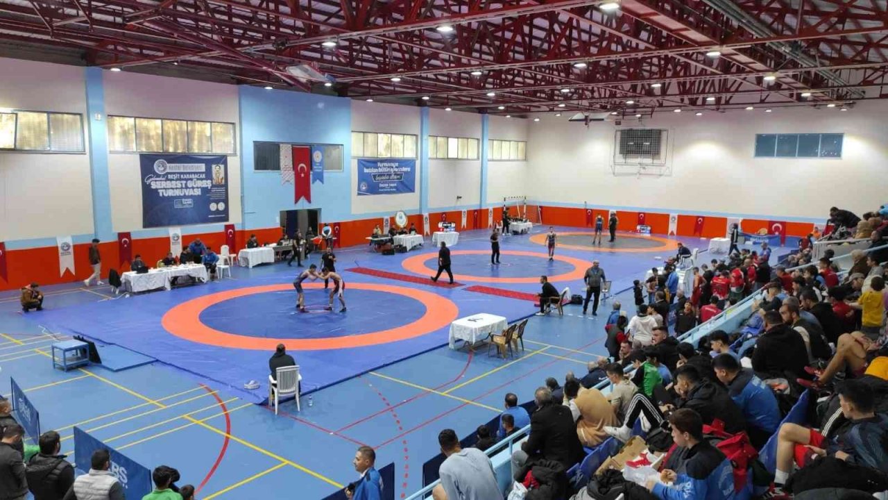 Bursa’da geleneksel Reşit Karabacak serbest güreş turnuvası yapıldı