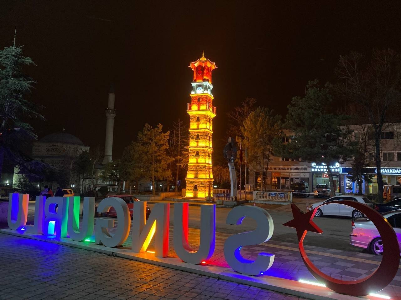 Restorasyonu tamamlanan tarihi Saat Kulesi ışıl ışıl