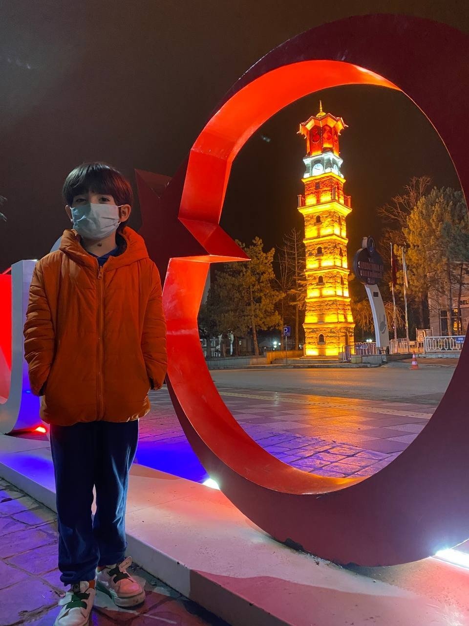 Restorasyonu tamamlanan tarihi Saat Kulesi ışıl ışıl