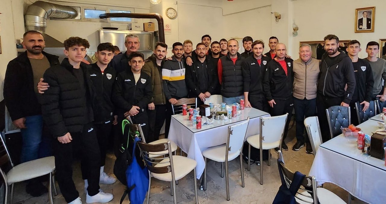 Başkan Kepenek, farklı kazanan Honazspor’u kutladı