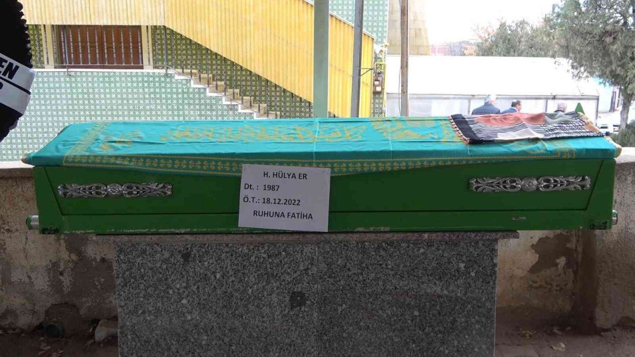 Son yolculuğuna uğurlanan Hülya hemşirenin katili 2 kez uzaklaştırma cezası almış
