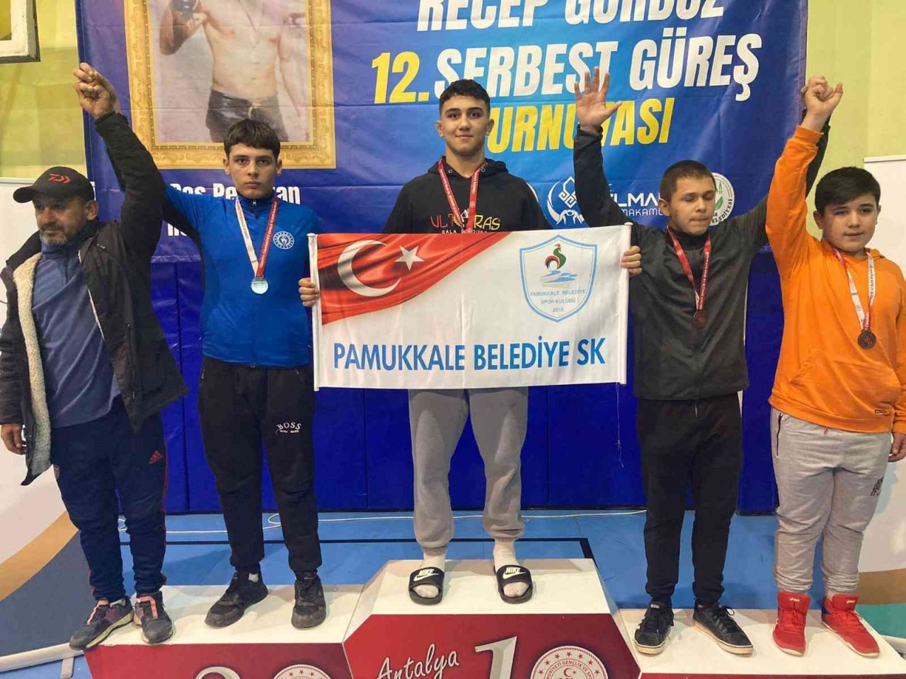 Pamukkaleli sporcular güreşte 11 madalya kazandı