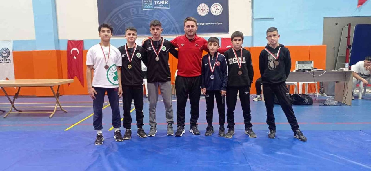 Düzceli 6 sporcu kürsüye çıktı