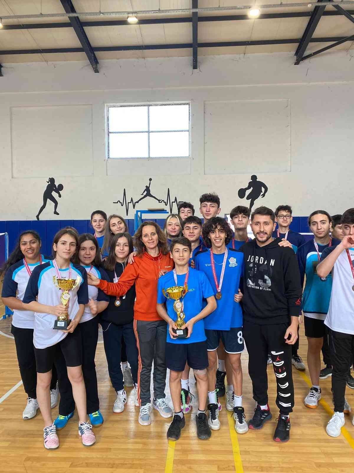Badmintonda grup birincileri belli oldu