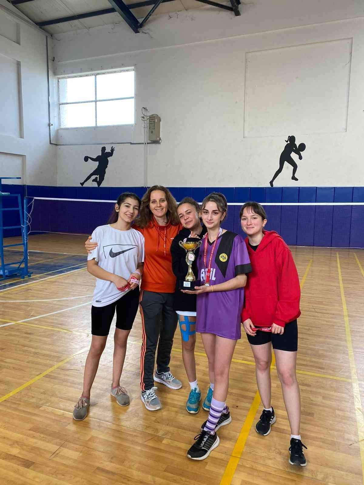 Badmintonda grup birincileri belli oldu