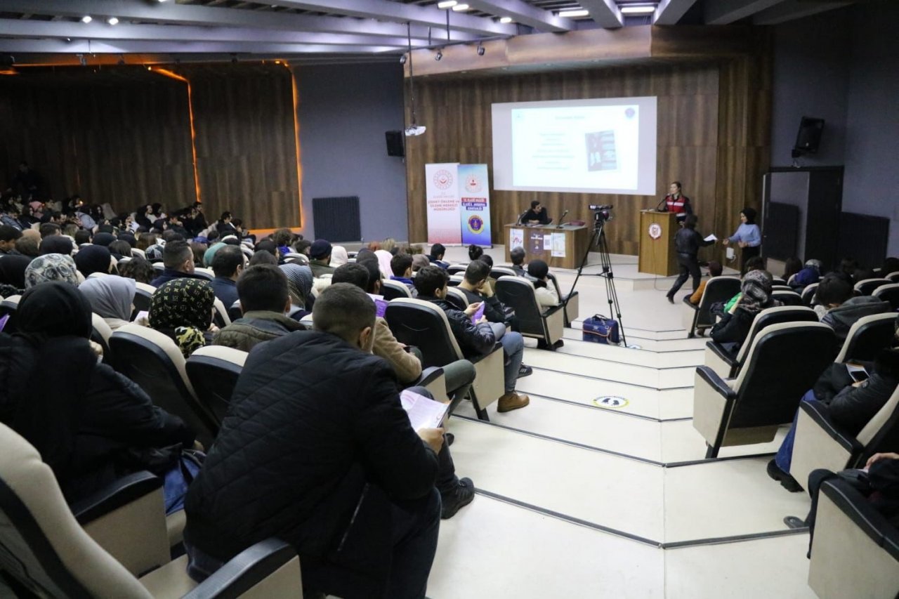 Elazığ’da jandarma ekipleri vatandaşları bilgilendirdi