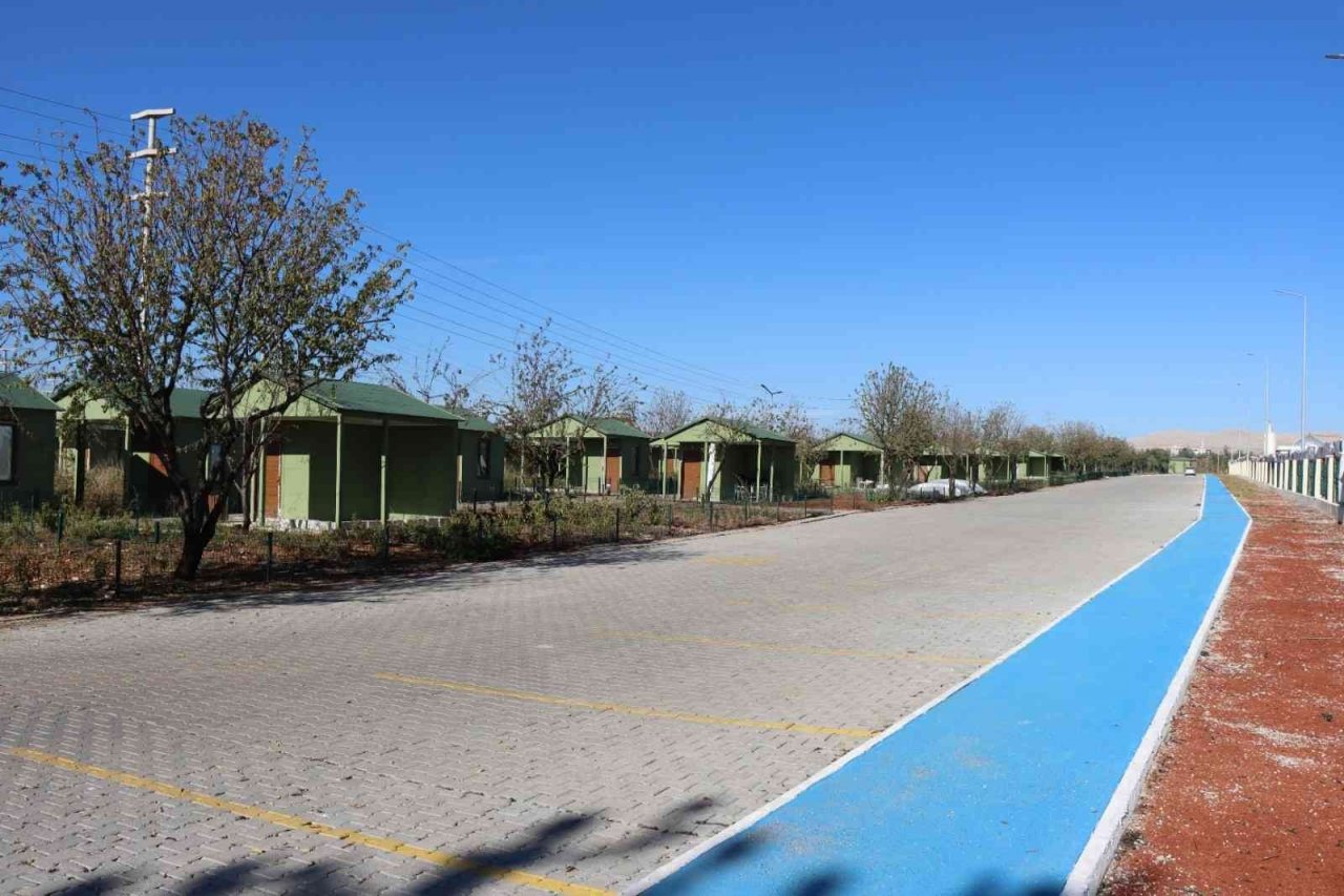 Emekliler zamanlarını sebze işiyle geçiriyor