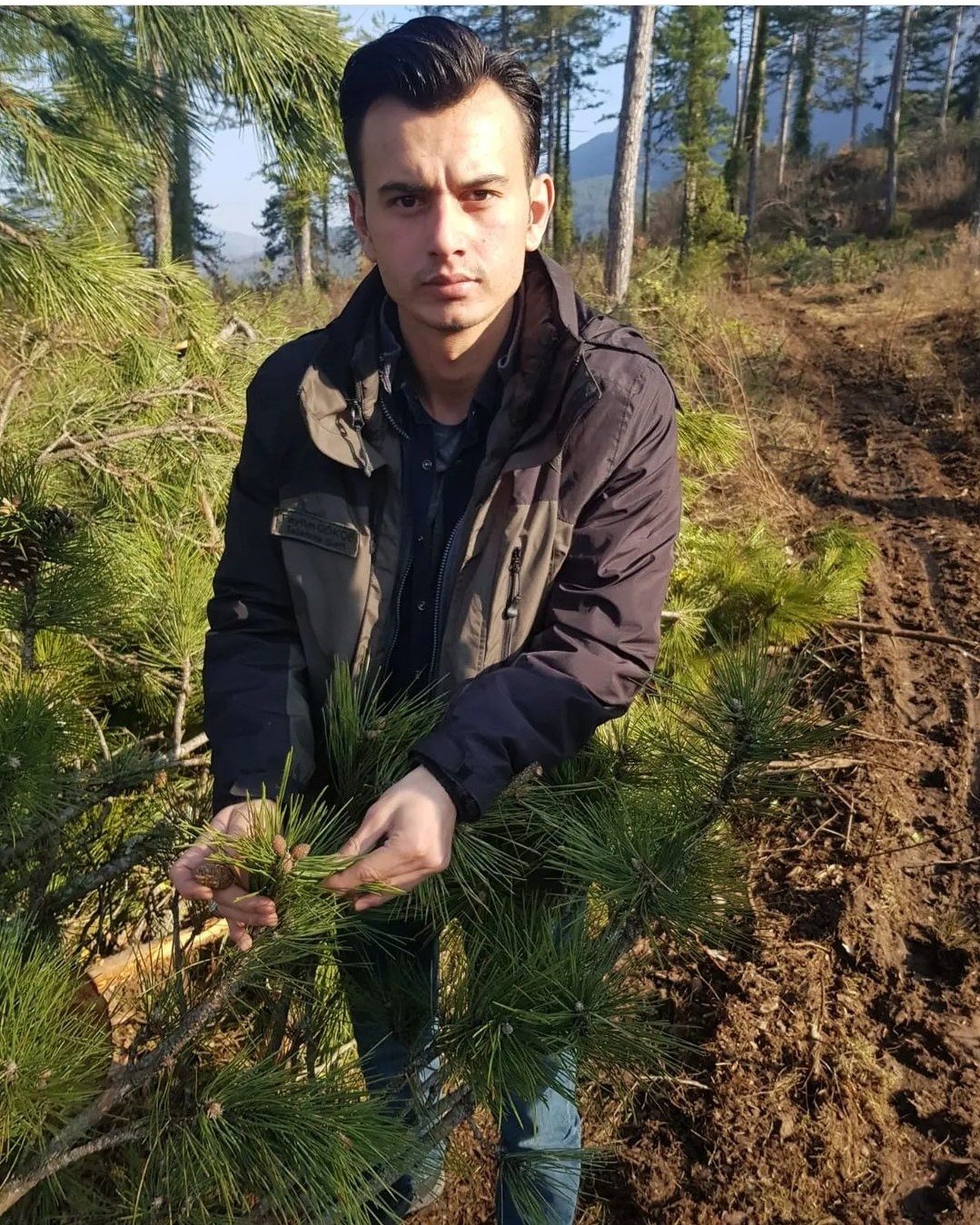 Virajı alamadı hemzemin geçide uçtu: 1 ölü