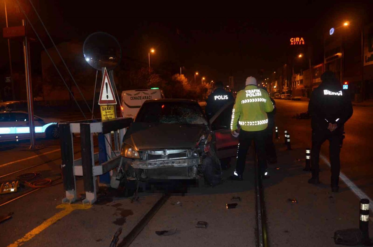 Kayseri’de motosiklet otomobile çarptı: Ağabey öldü, kardeşi ağır yaralandı