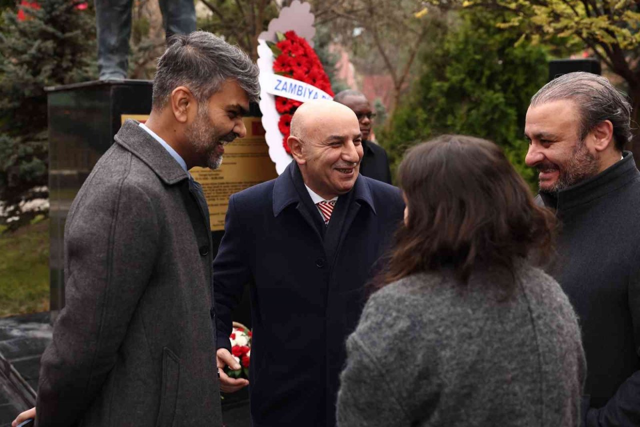 Cengiz Aytmatov 94’üncü doğum gününde Keçiören’de anıldı