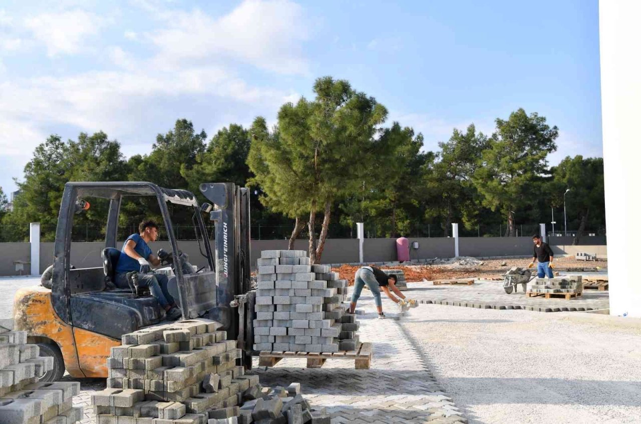 Konyaaltı okullarında çalışmalar sürüyor