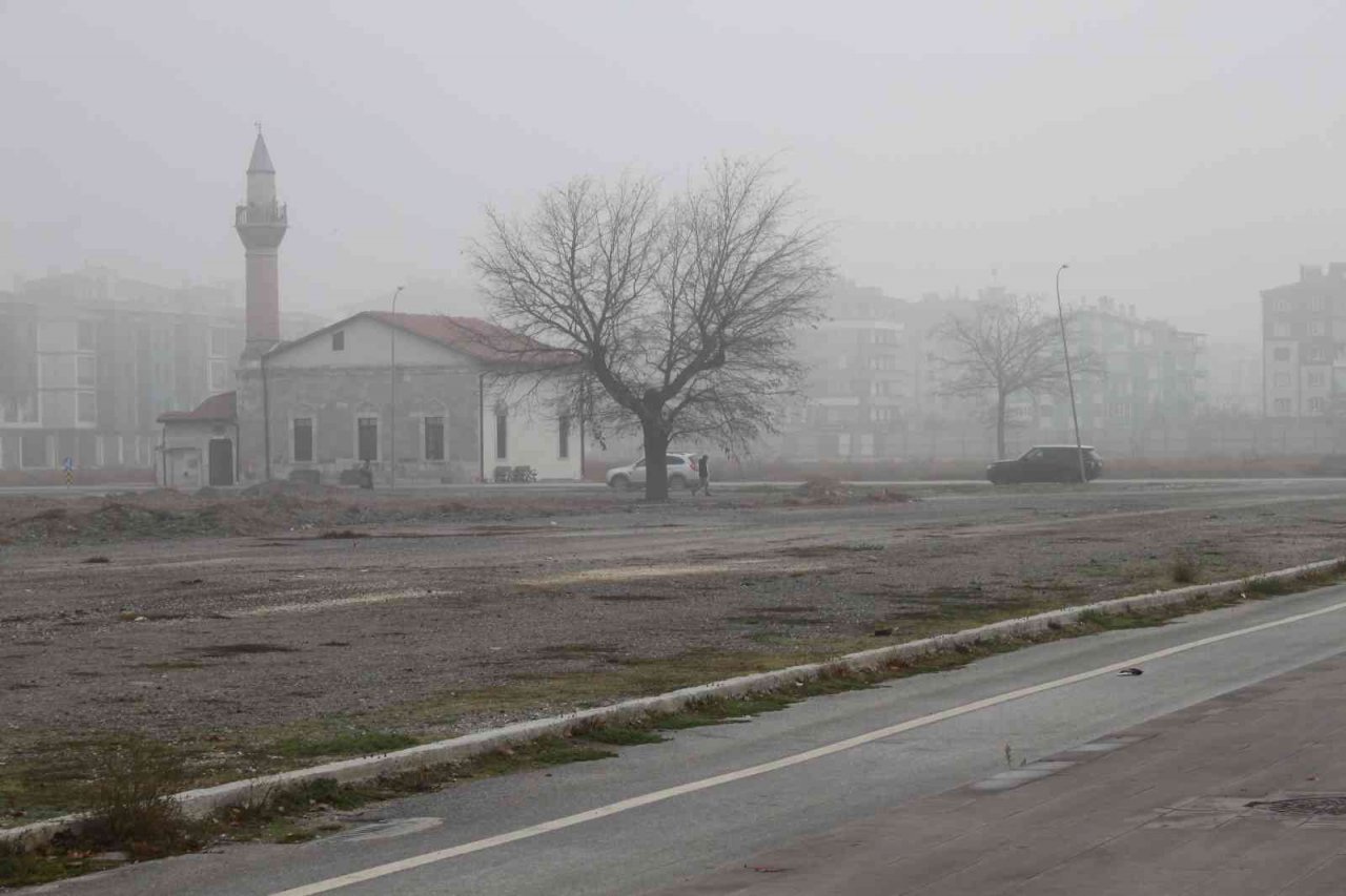 Konya’da sis etkili oldu, uçak seferleri iptal edildi
