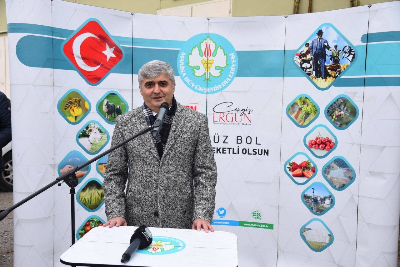 Akhisarlı üreticiye fidan desteği