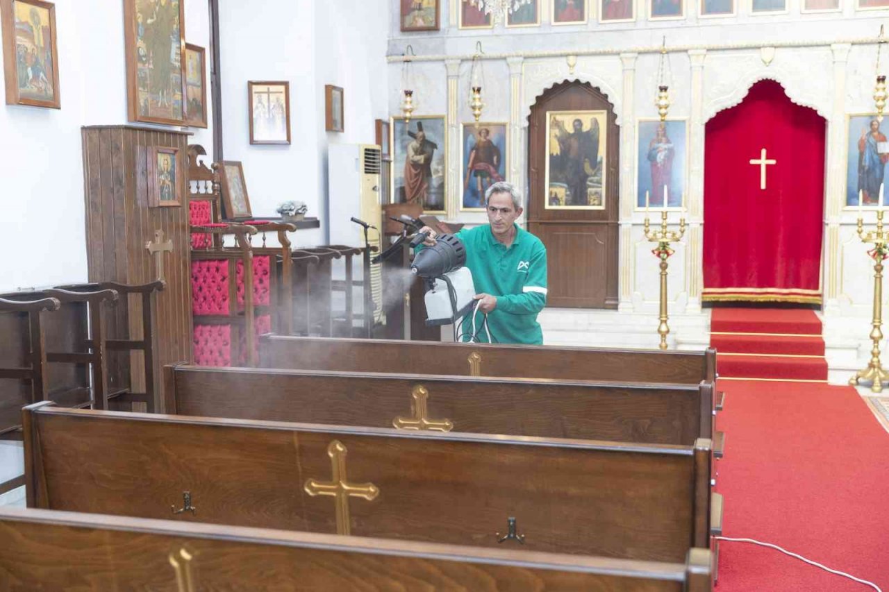 Mersin’de ibadethaneler temizleniyor